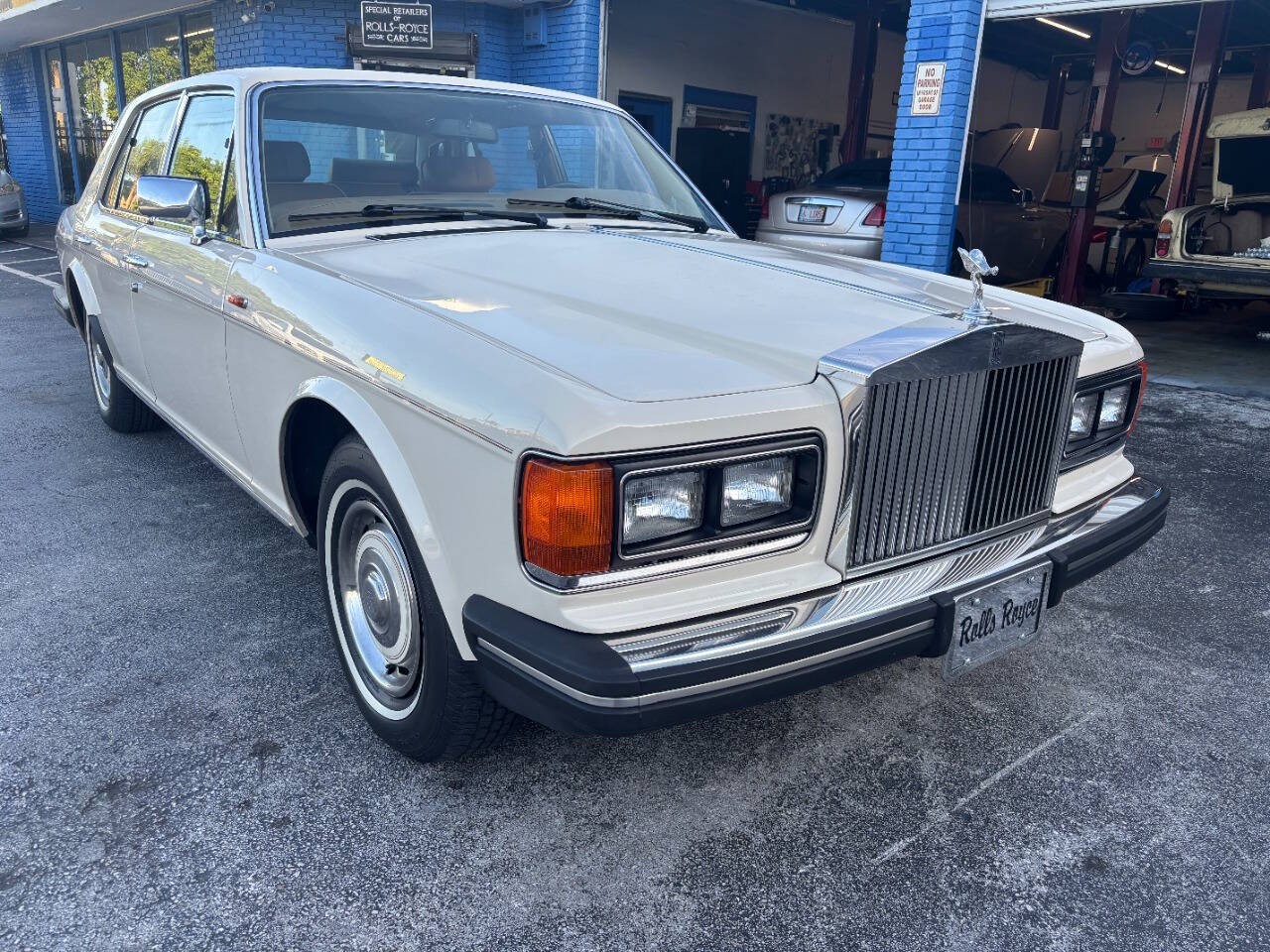 Rolls-Royce-Silver-SpiritSpurDawn-1987-Sedan-1