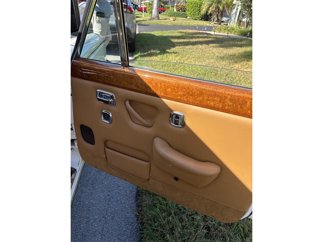 Rolls-royce-Silver-shadow-1971-pearl-white-tan-1
