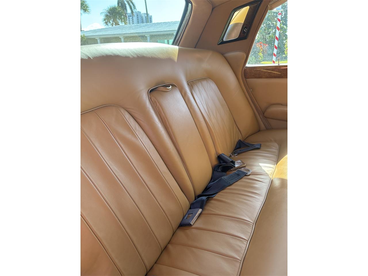 Rolls-royce-Silver-shadow-1971-pearl-white-tan-10