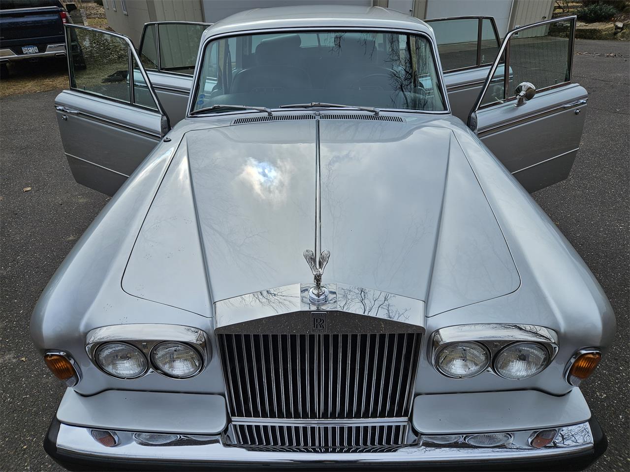 Rolls-royce-Silver-shadow-1974-Silver-Black-13