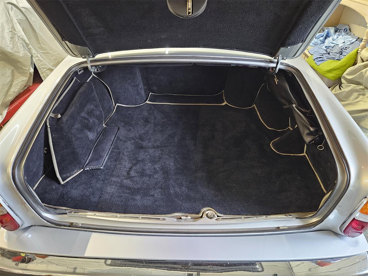 Rolls-royce-Silver-shadow-1974-Silver-Black-23