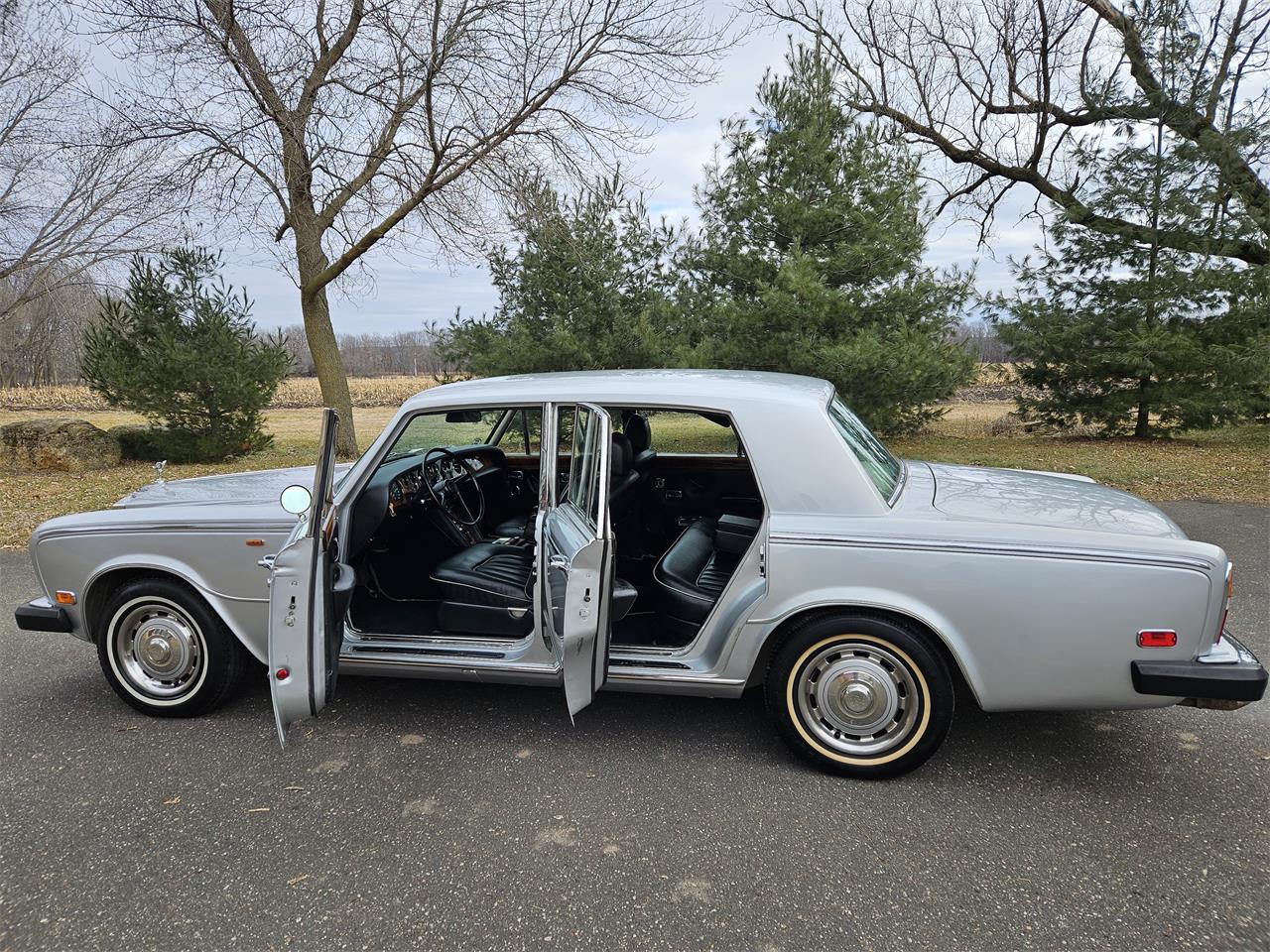 Rolls-royce-Silver-shadow-1974-Silver-Black-8