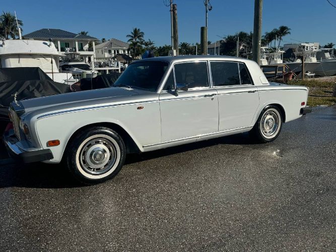 Rolls-royce-Silver-shadow-1979-Two-Tone-SilverWhit-15