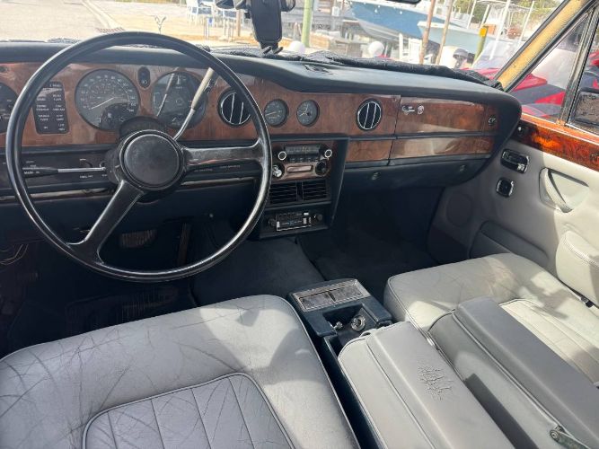 Rolls-royce-Silver-shadow-1979-Two-Tone-SilverWhit-5