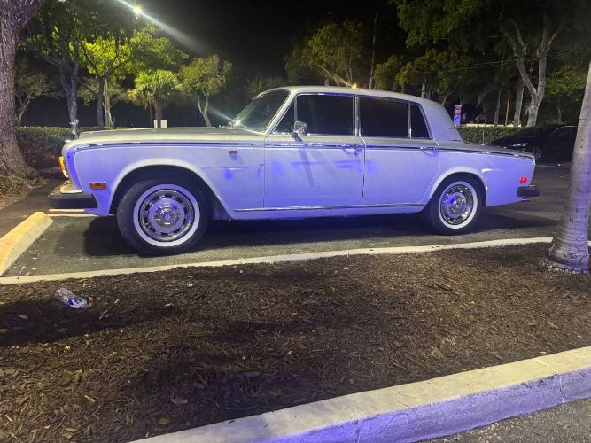 Rolls-royce-Silver-shadow-1979-Two-Tone-SilverWhit-9
