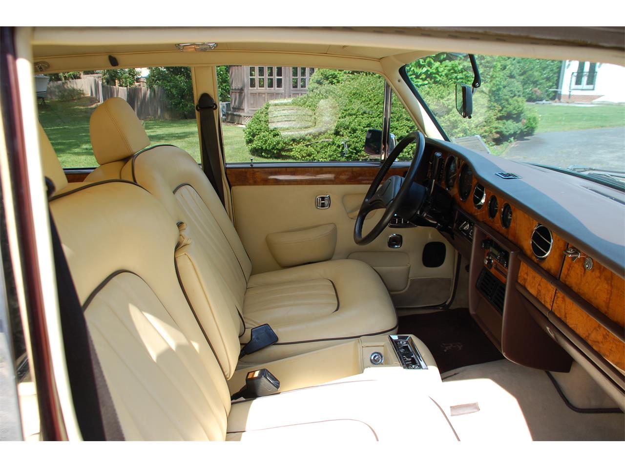 Rolls-royce-Silver-shadow-ii-1979-COGNAC-amp-CHAMPAGNE-PARCHMENT-BRN-PIPING-1