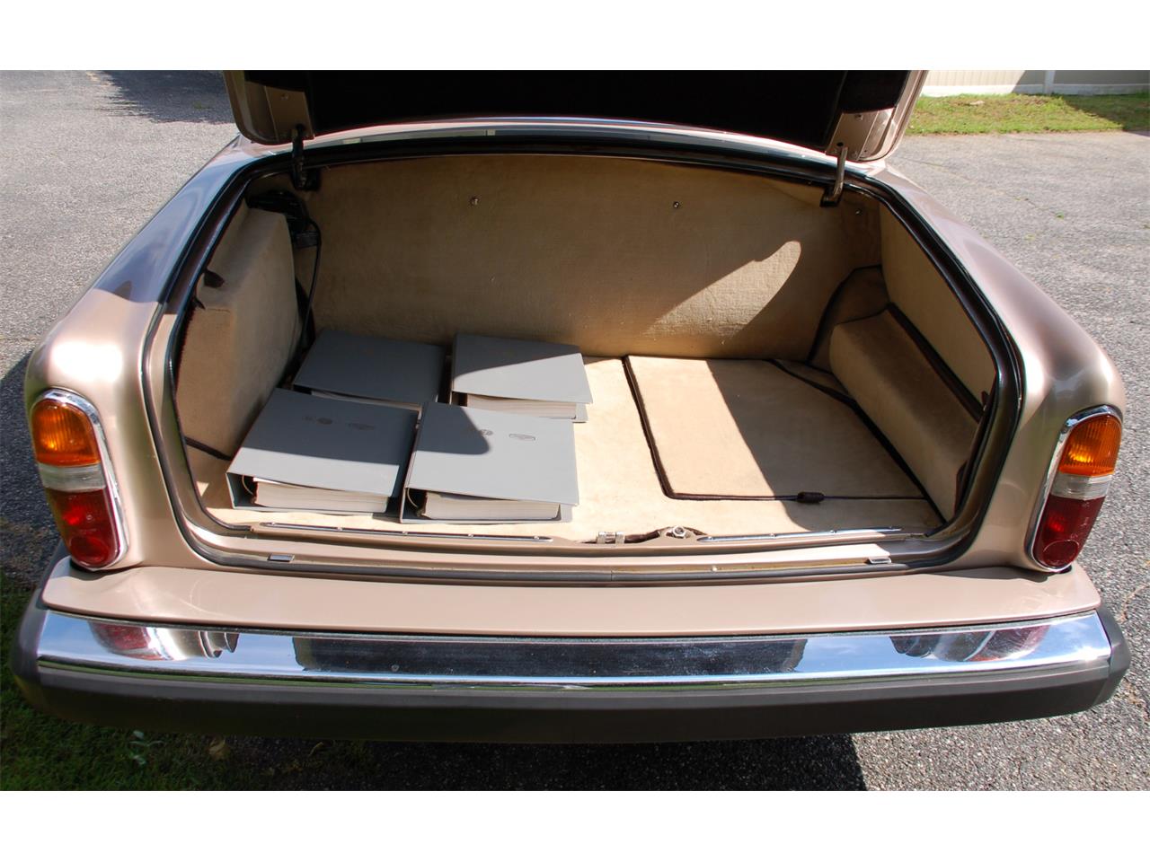 Rolls-royce-Silver-shadow-ii-1979-COGNAC-amp-CHAMPAGNE-PARCHMENT-BRN-PIPING-23