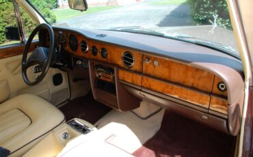 Rolls-royce-Silver-shadow-ii-1979-COGNAC-amp-CHAMPAGNE-PARCHMENT-BRN-PIPING-4