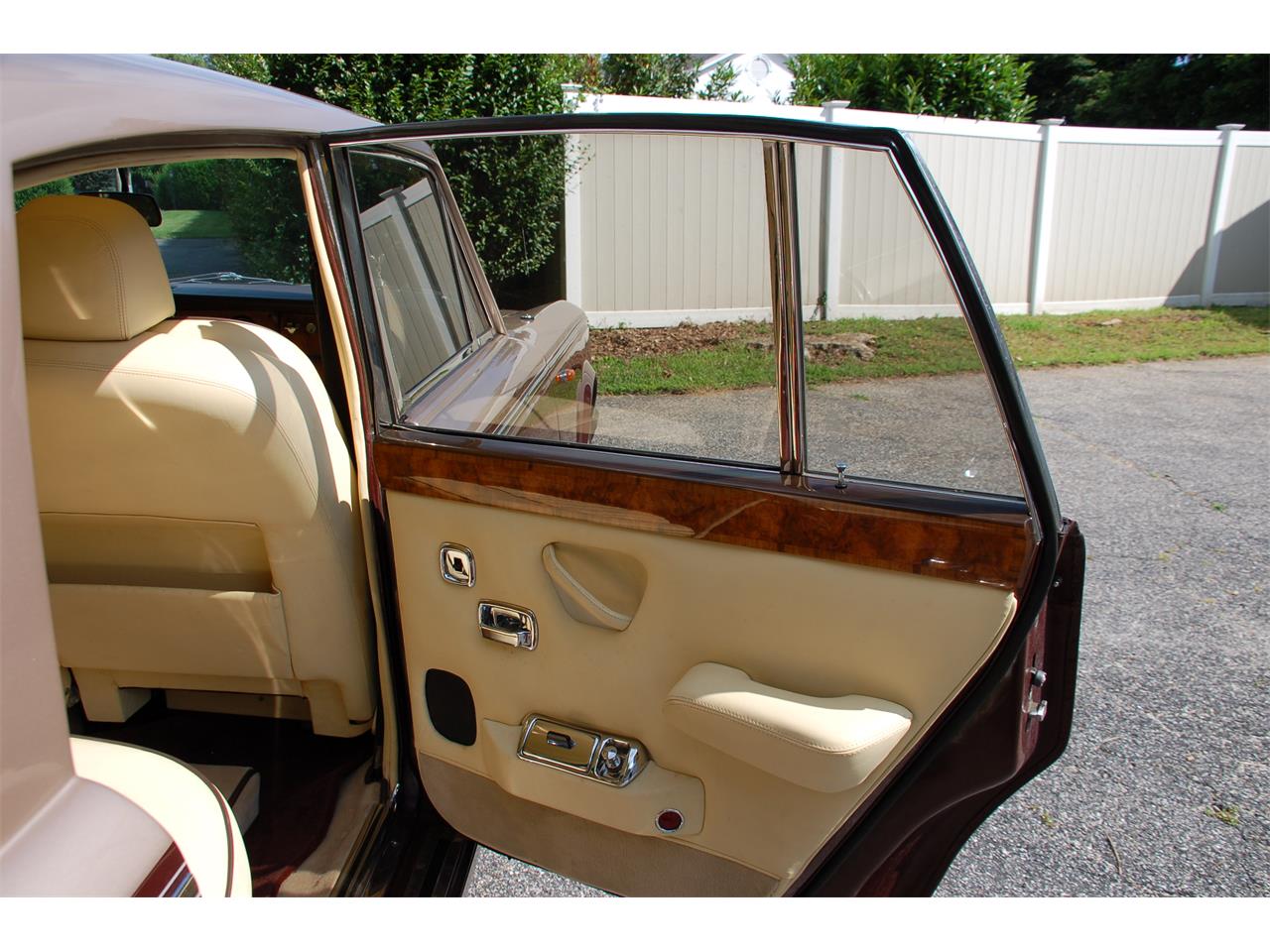 Rolls-royce-Silver-shadow-ii-1979-COGNAC-amp-CHAMPAGNE-PARCHMENT-BRN-PIPING-7