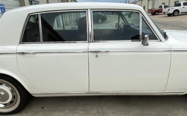 Rolls-royce-Silver-shadow-ii-1980-English-White-Burgundy-Red-1