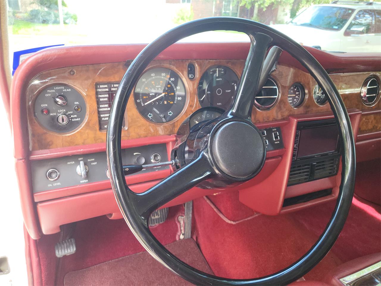 Rolls-royce-Silver-shadow-ii-1980-English-White-Burgundy-Red-17