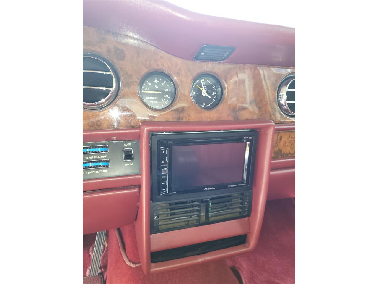 Rolls-royce-Silver-shadow-ii-1980-English-White-Burgundy-Red-19