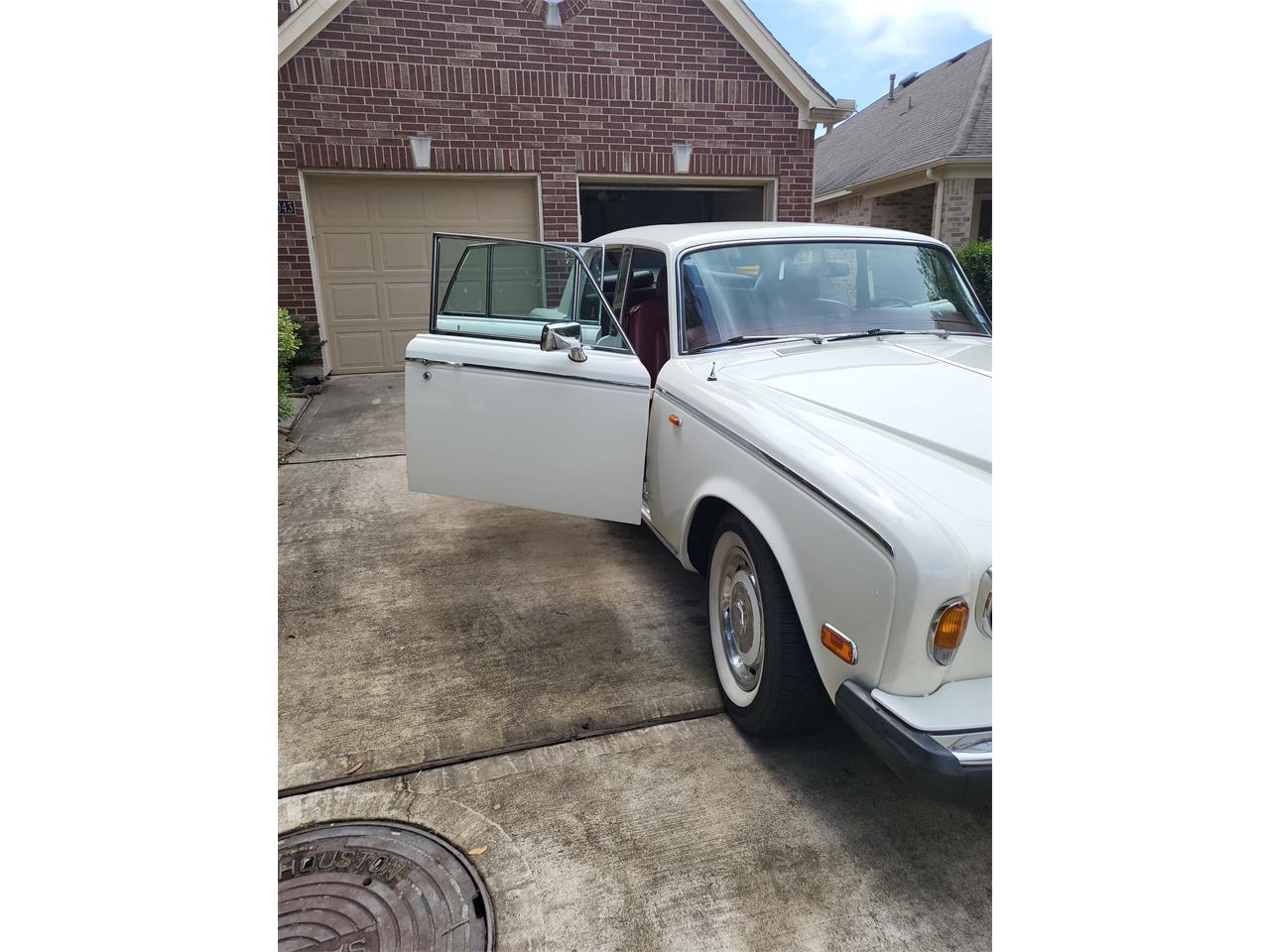 Rolls-royce-Silver-shadow-ii-1980-English-White-Burgundy-Red-26