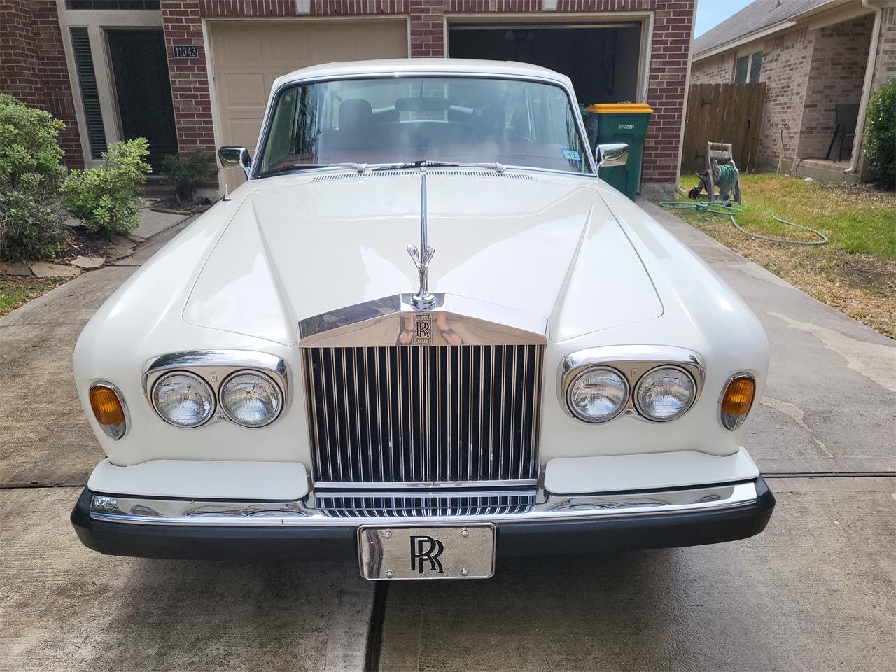 Rolls-royce-Silver-shadow-ii-1980-English-White-Burgundy-Red-28