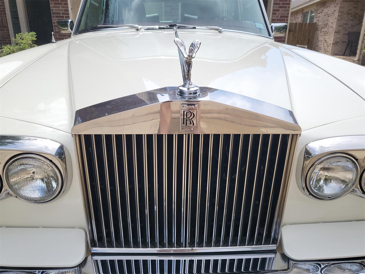 Rolls-royce-Silver-shadow-ii-1980-English-White-Burgundy-Red-29