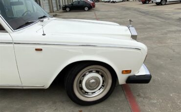 Rolls-royce-Silver-shadow-ii-1980-English-White-Burgundy-Red-3