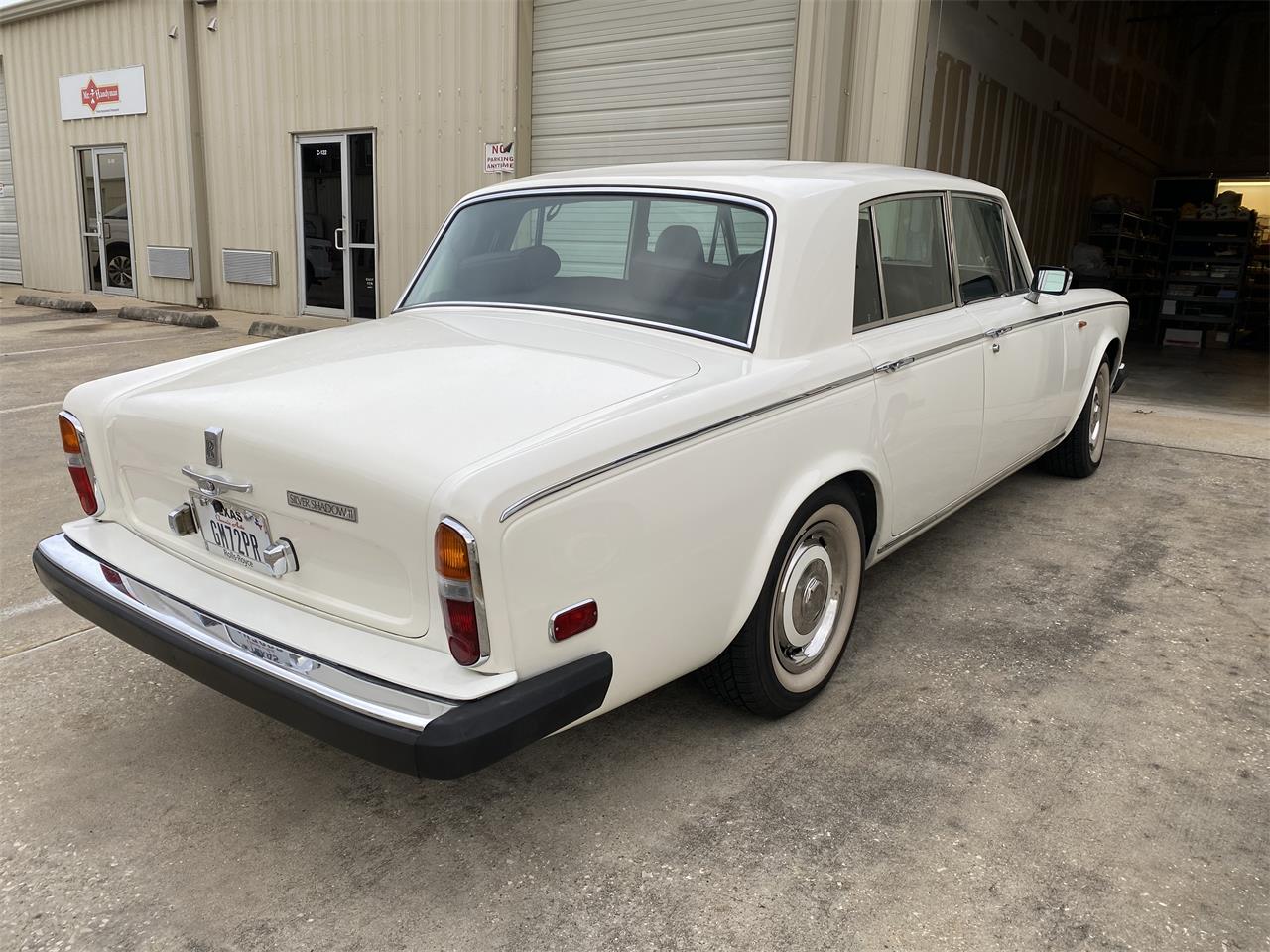 Rolls-royce-Silver-shadow-ii-1980-English-White-Burgundy-Red-30