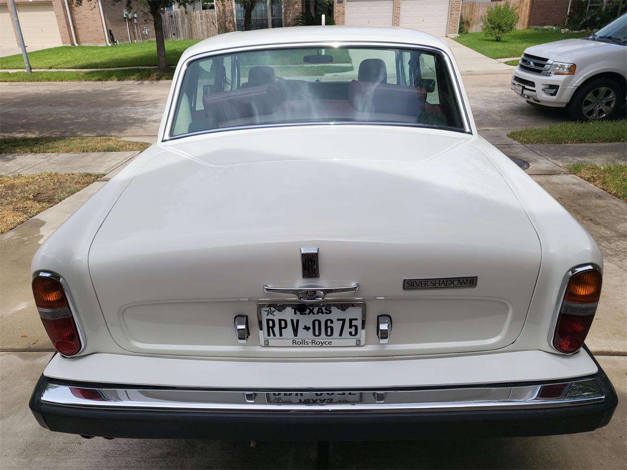 Rolls-royce-Silver-shadow-ii-1980-English-White-Burgundy-Red-31