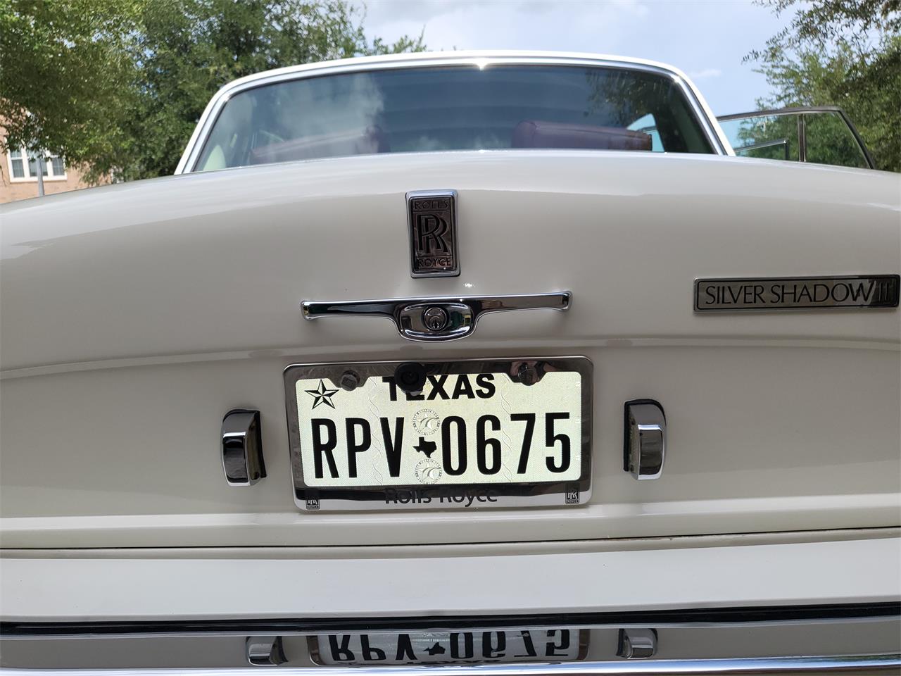 Rolls-royce-Silver-shadow-ii-1980-English-White-Burgundy-Red-32