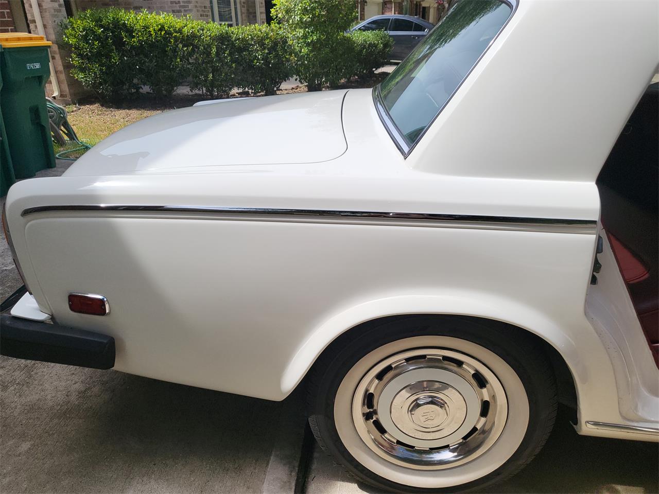 Rolls-royce-Silver-shadow-ii-1980-English-White-Burgundy-Red-37