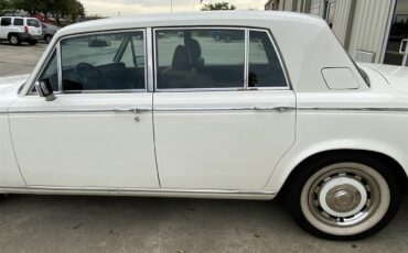 Rolls-royce-Silver-shadow-ii-1980-English-White-Burgundy-Red-39
