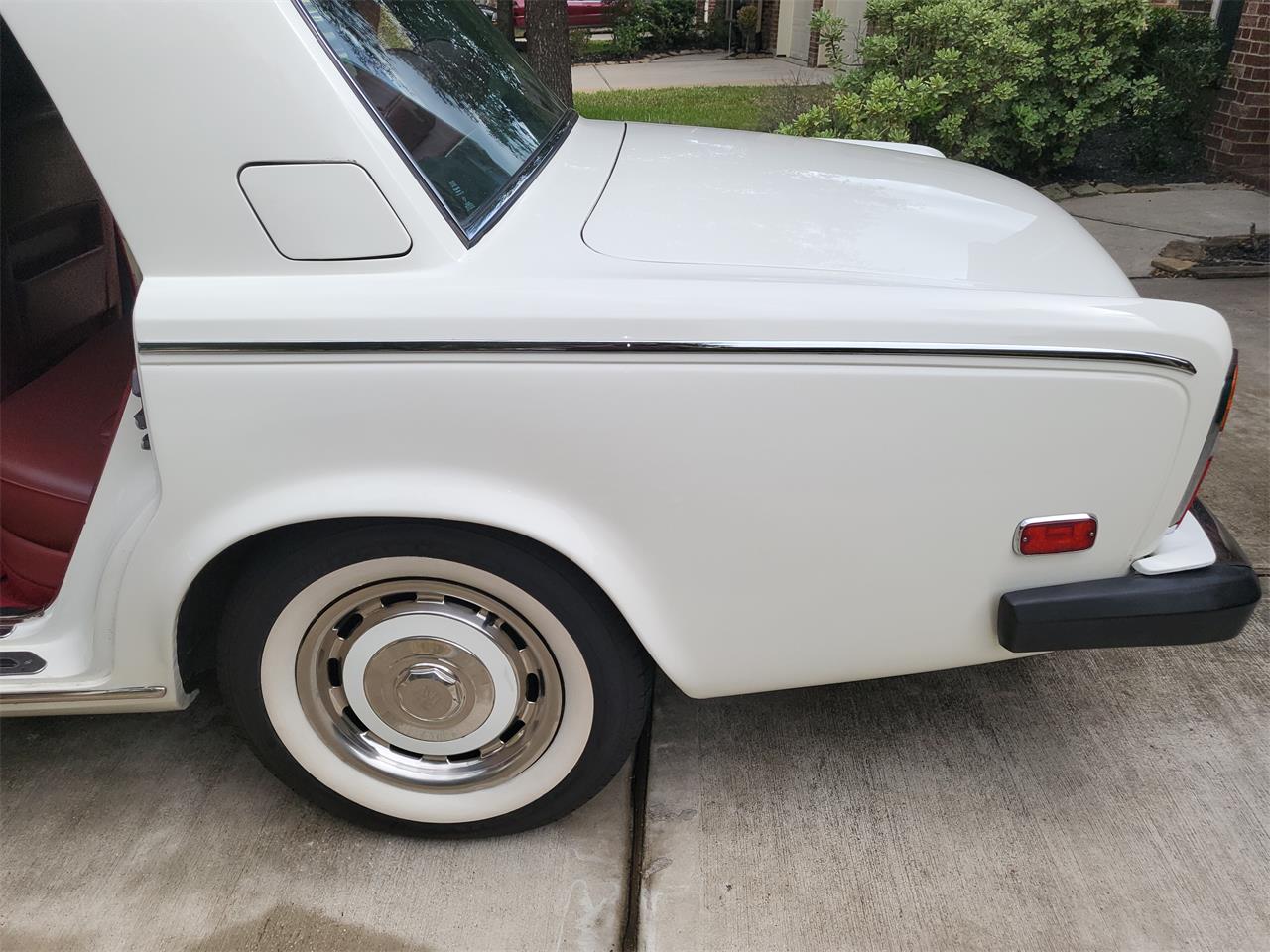 Rolls-royce-Silver-shadow-ii-1980-English-White-Burgundy-Red-41