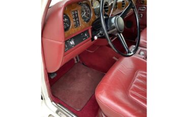 Rolls-royce-Silver-shadow-ii-1980-English-White-Burgundy-Red-46