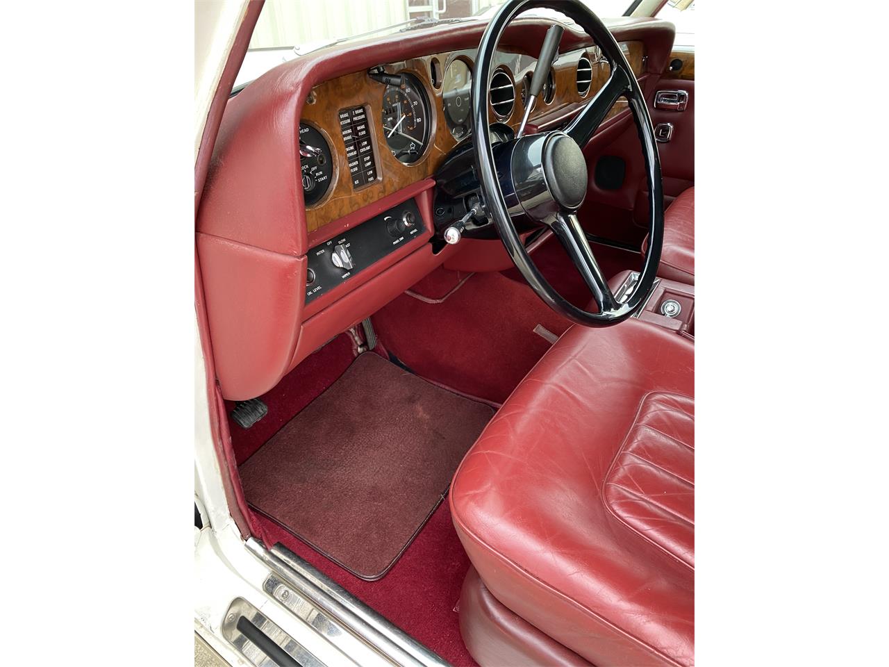 Rolls-royce-Silver-shadow-ii-1980-English-White-Burgundy-Red-46