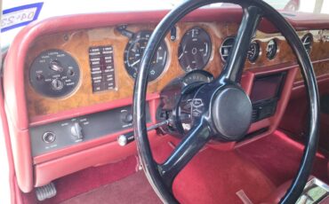 Rolls-royce-Silver-shadow-ii-1980-English-White-Burgundy-Red-50