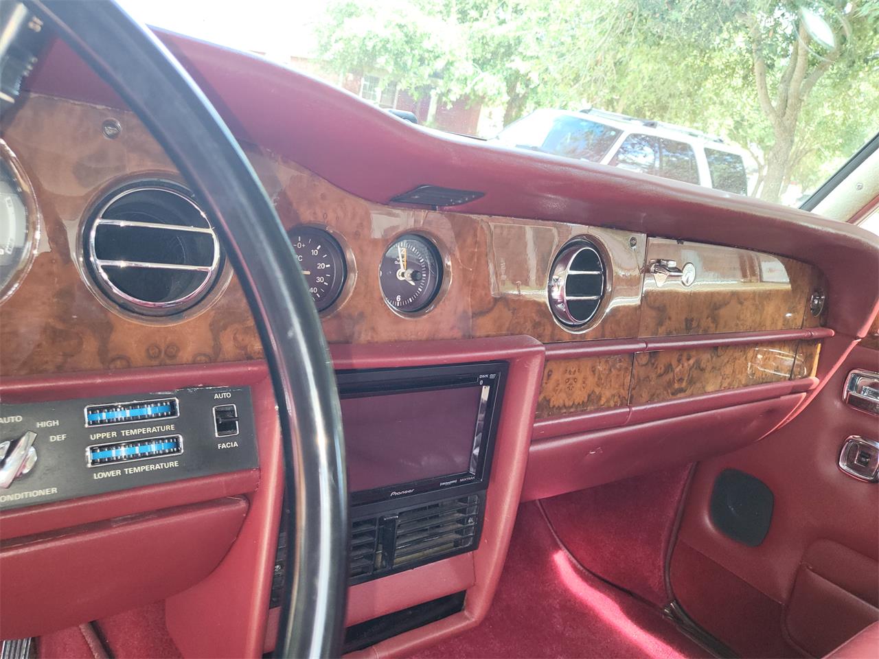 Rolls-royce-Silver-shadow-ii-1980-English-White-Burgundy-Red-51