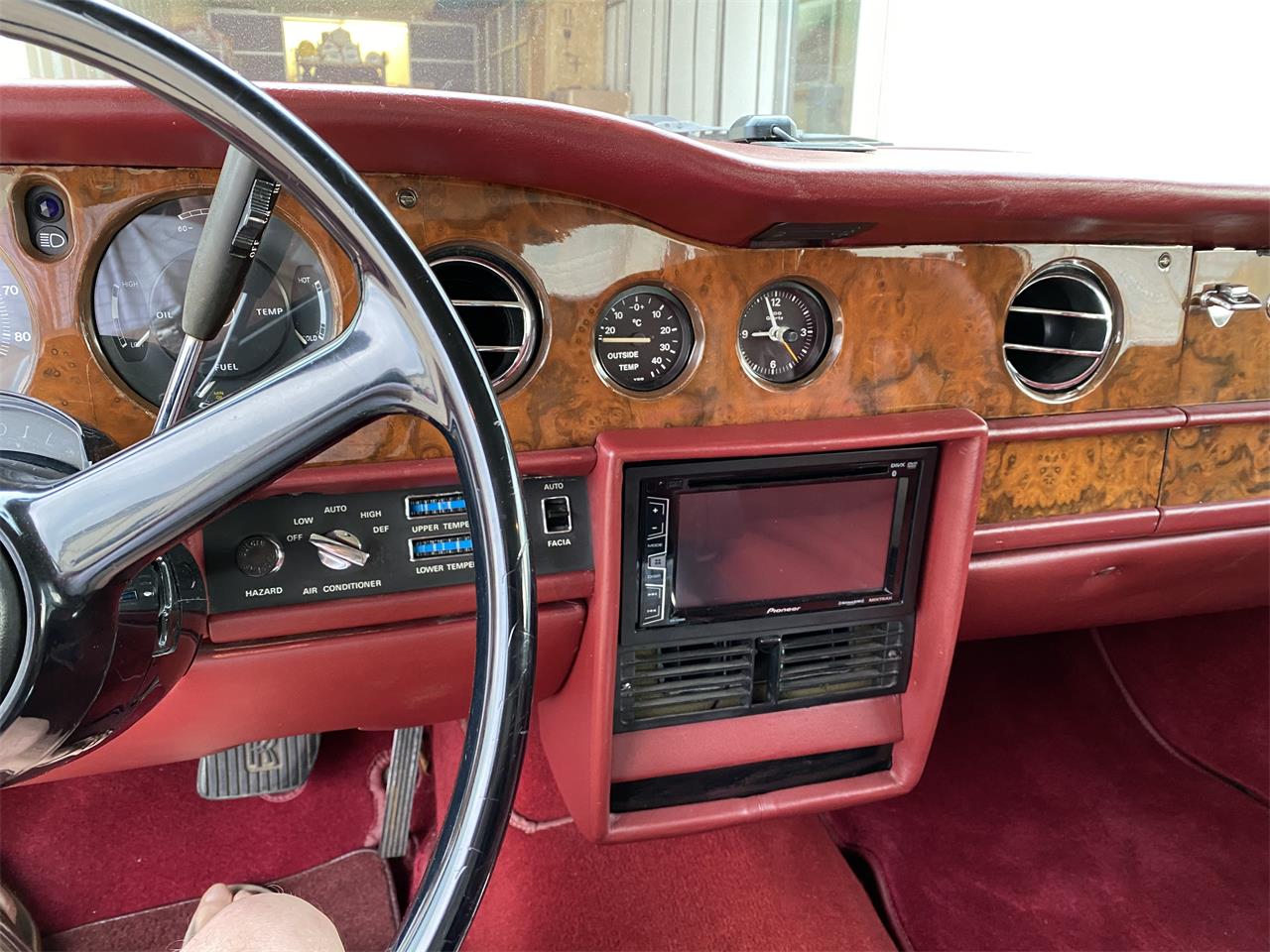 Rolls-royce-Silver-shadow-ii-1980-English-White-Burgundy-Red-52