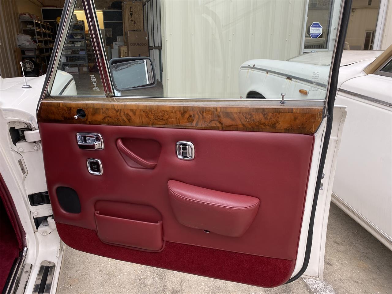 Rolls-royce-Silver-shadow-ii-1980-English-White-Burgundy-Red-54