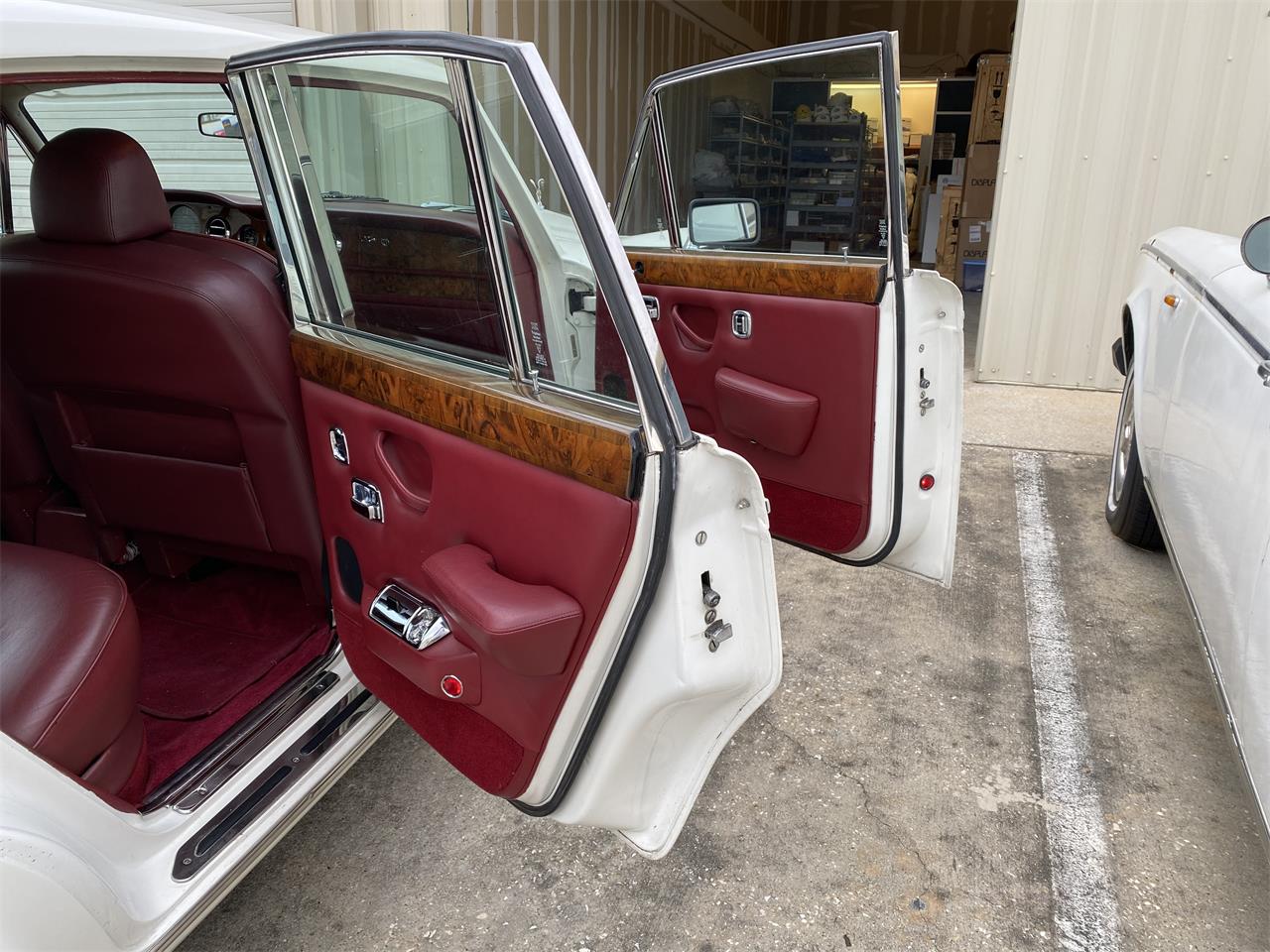 Rolls-royce-Silver-shadow-ii-1980-English-White-Burgundy-Red-55