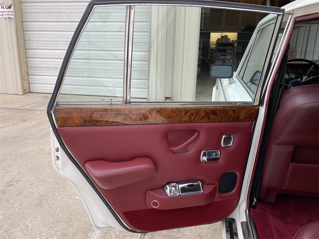 Rolls-royce-Silver-shadow-ii-1980-English-White-Burgundy-Red-56