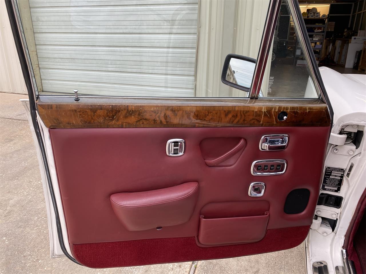 Rolls-royce-Silver-shadow-ii-1980-English-White-Burgundy-Red-57