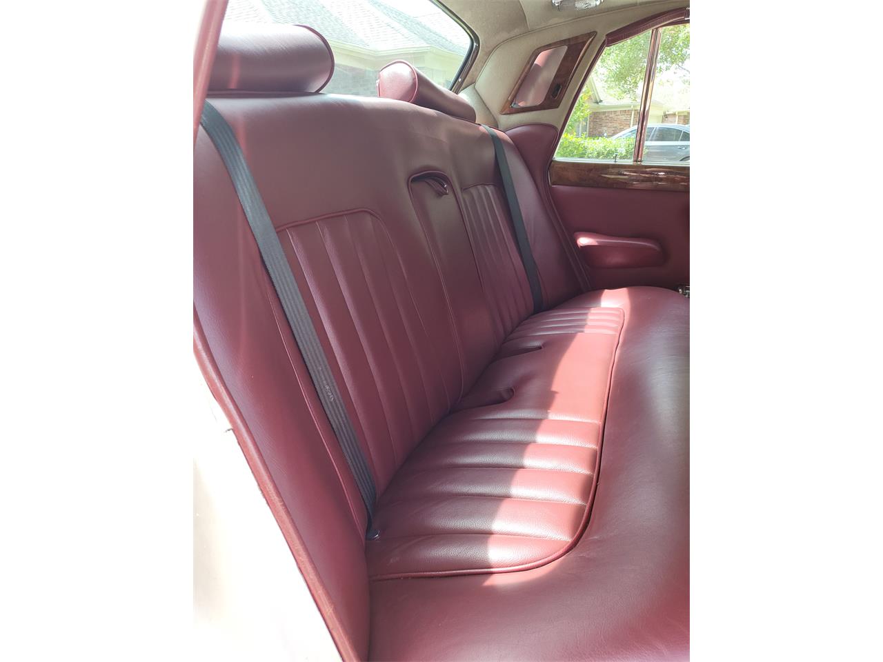 Rolls-royce-Silver-shadow-ii-1980-English-White-Burgundy-Red-63