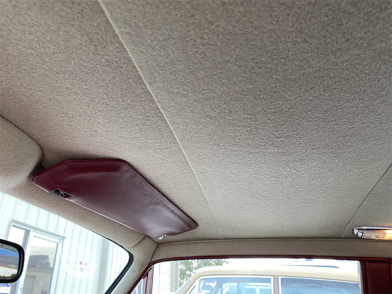 Rolls-royce-Silver-shadow-ii-1980-English-White-Burgundy-Red-65