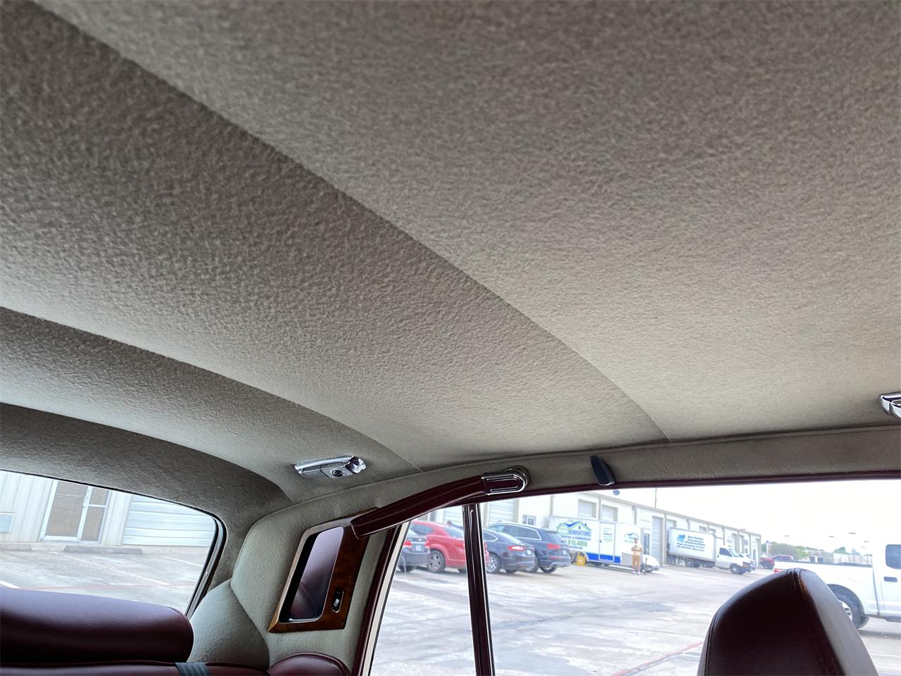 Rolls-royce-Silver-shadow-ii-1980-English-White-Burgundy-Red-68