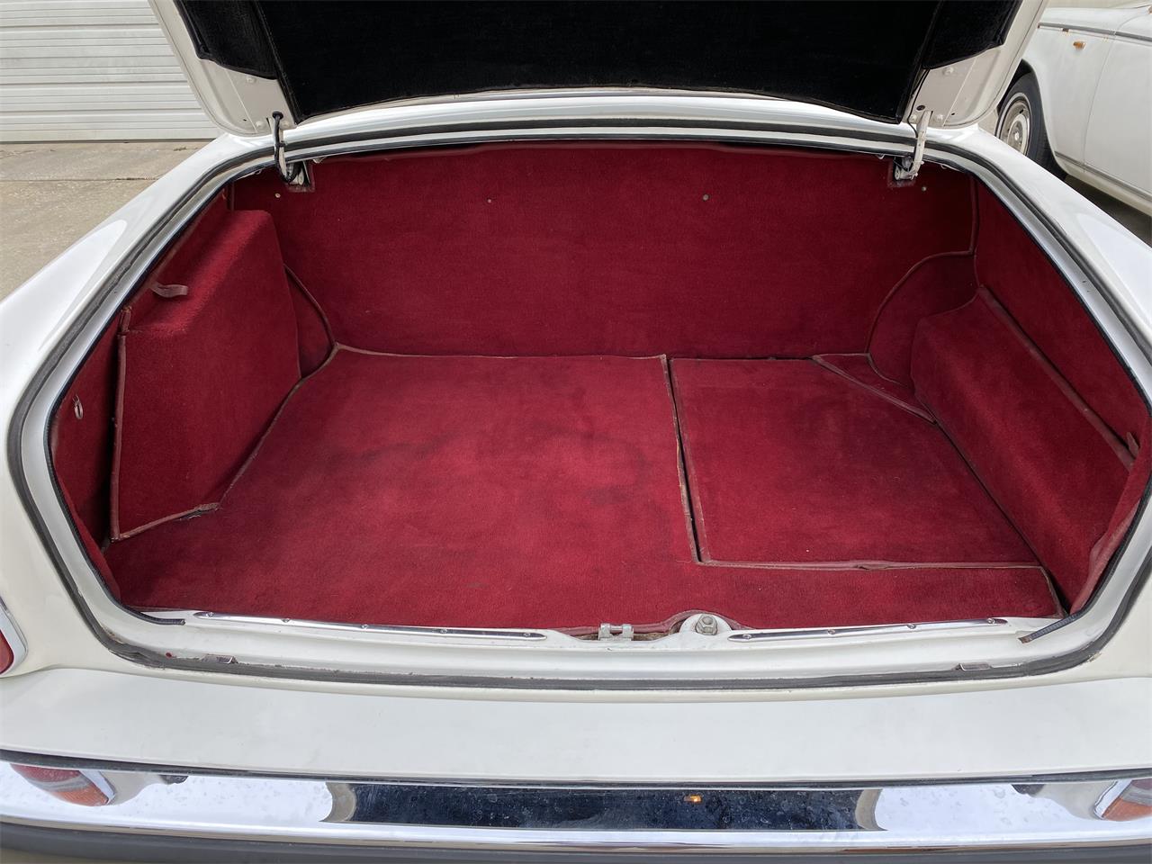 Rolls-royce-Silver-shadow-ii-1980-English-White-Burgundy-Red-75