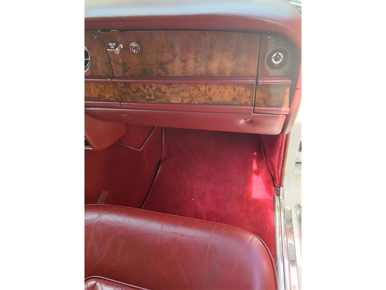 Rolls-royce-Silver-shadow-ii-1980-English-White-Burgundy-Red-8