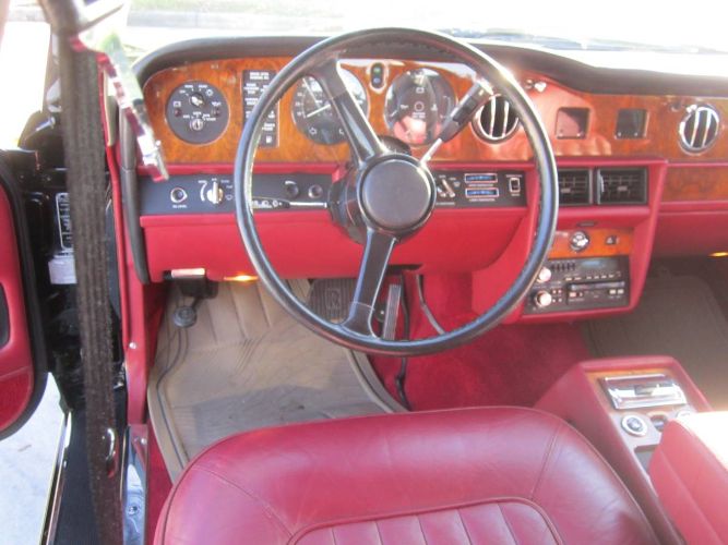 Rolls-royce-Silver-spur-1988-Black-1