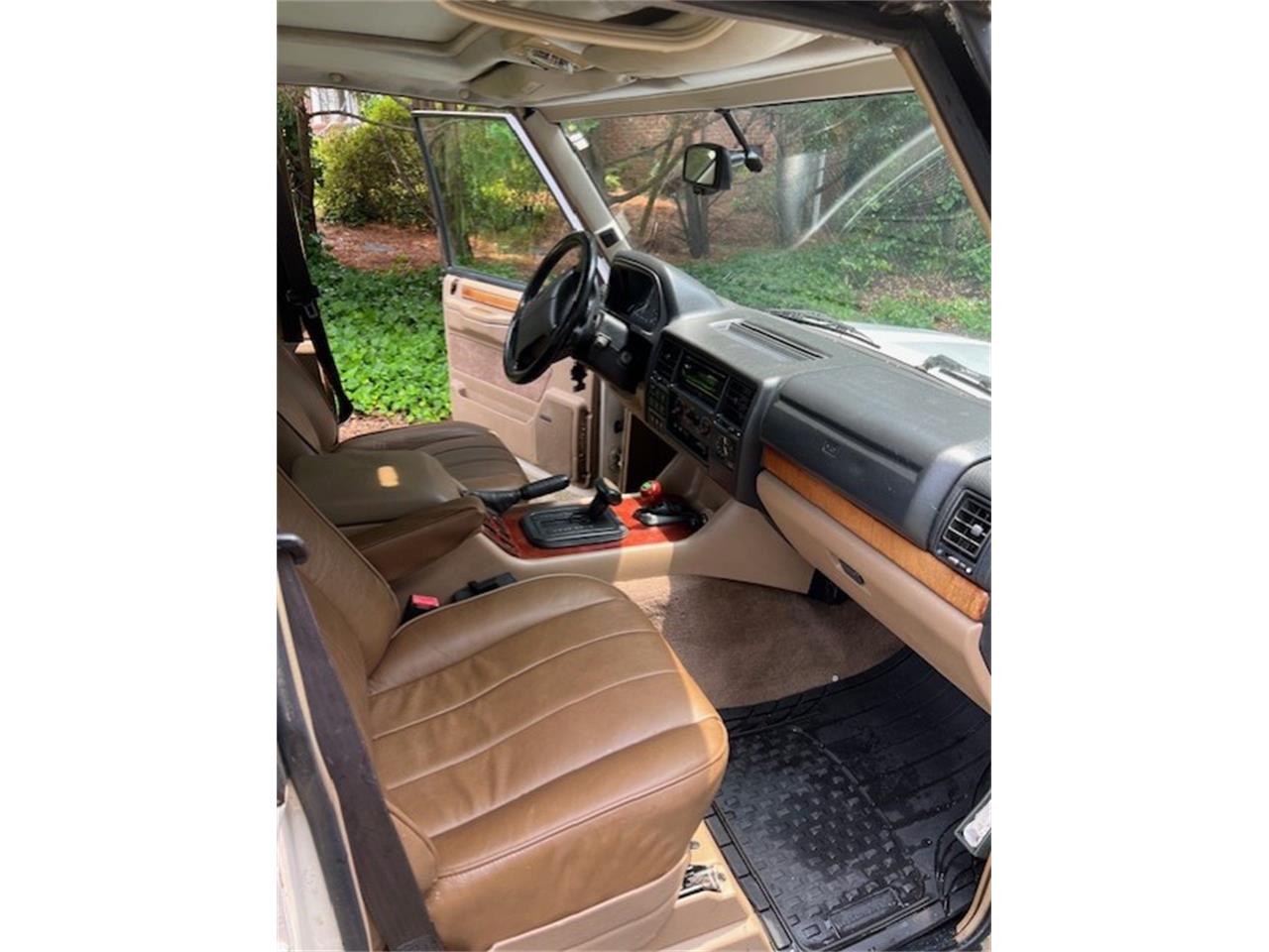 Rover-Country-1995-White-Tan-8