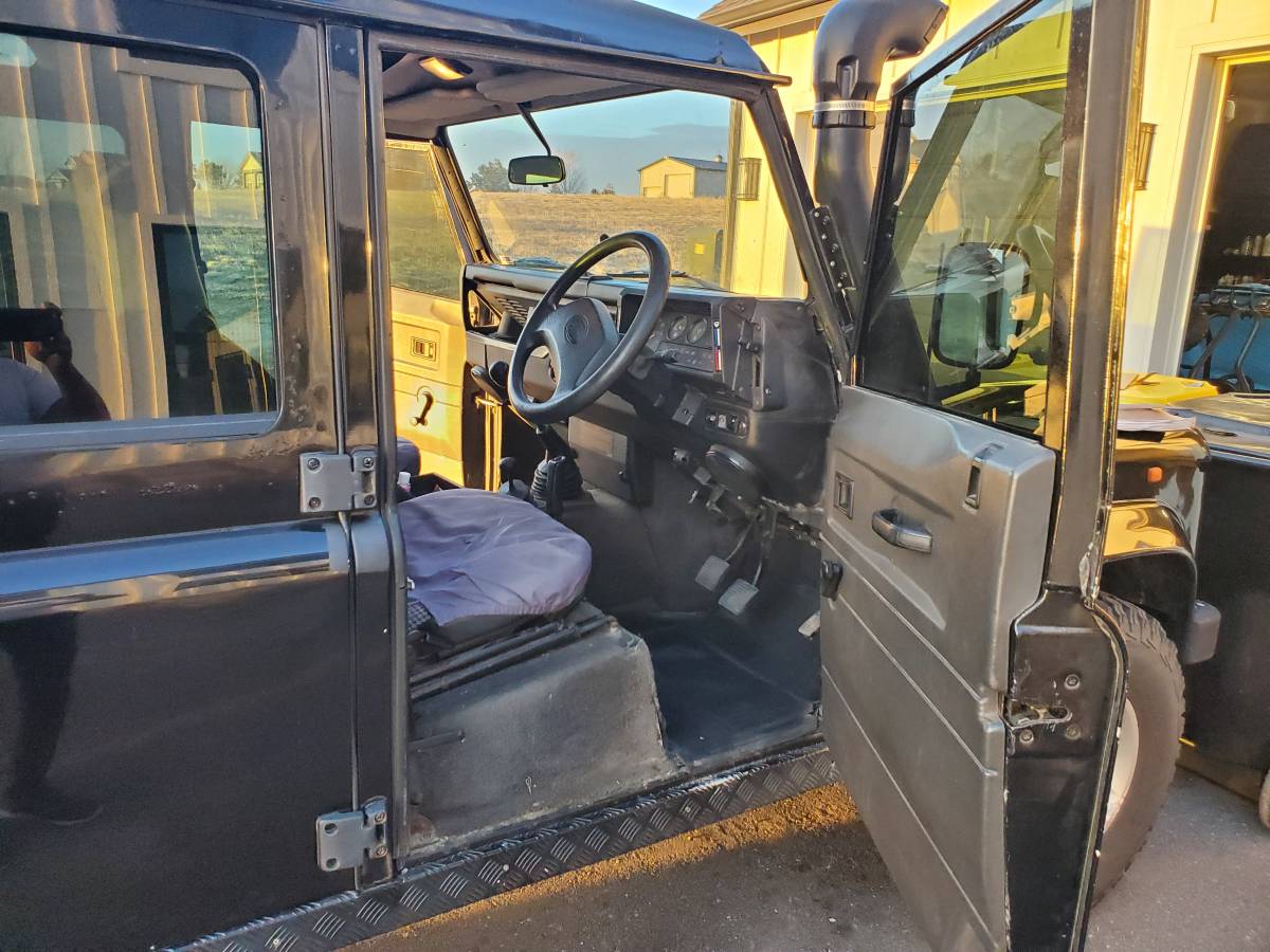Rover-Defender-110-diesel-1984-black-4
