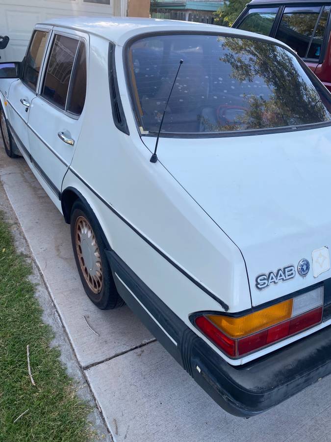 Saab-900s-1989-white-2