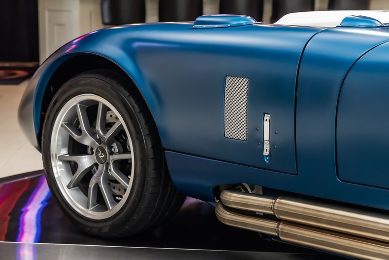 Shelby-Daytona-1965-Blue-Black-38