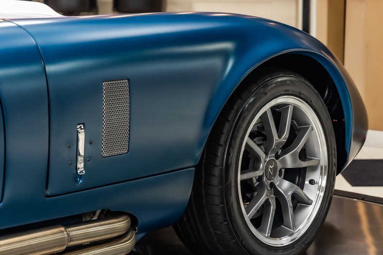 Shelby-Daytona-1965-Blue-Black-46