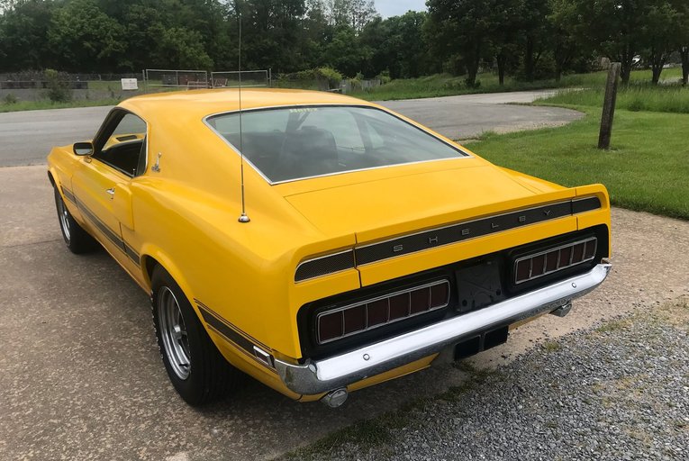 Shelby-Mustang-gt350-1969-Yellow-Black-11