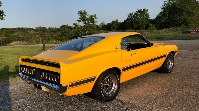 Shelby-Mustang-gt350-1969-Yellow-Black-2