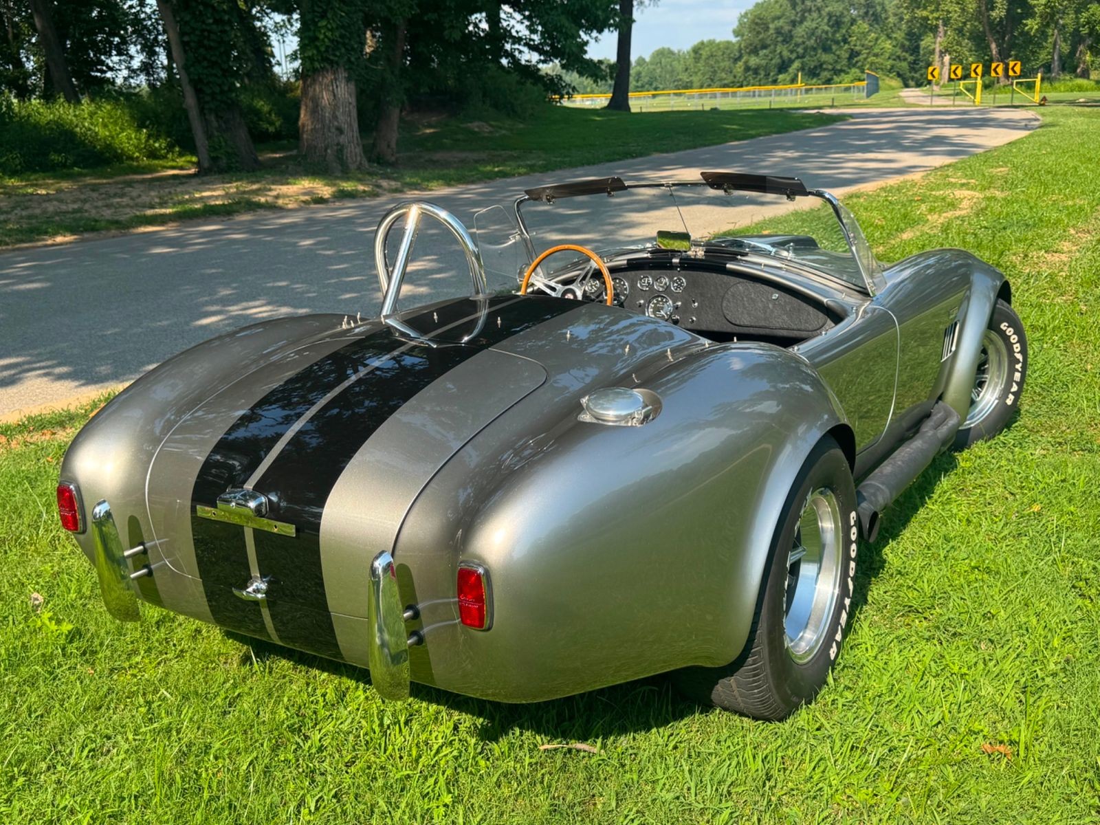 Shelby-SHELBY-Superformance-MKIII-1965-Convertible-5