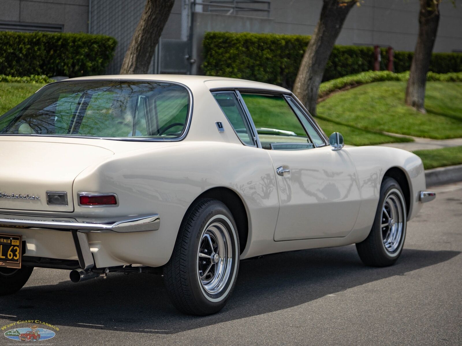Studebaker-Avanti-1963-2-Door-Coupe-25